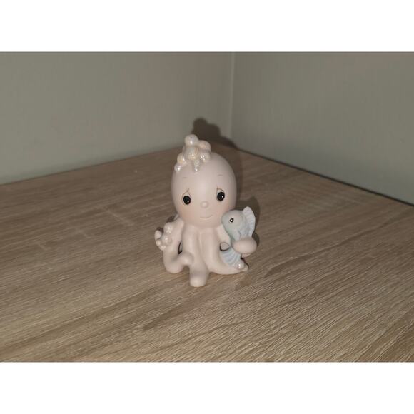 Precious Moments 527769 Octopus Holding Fish I Only Have Arms for You Figure - Picture 1 of 6